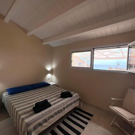 Apartament Fronte Mare S'arena Scoada *